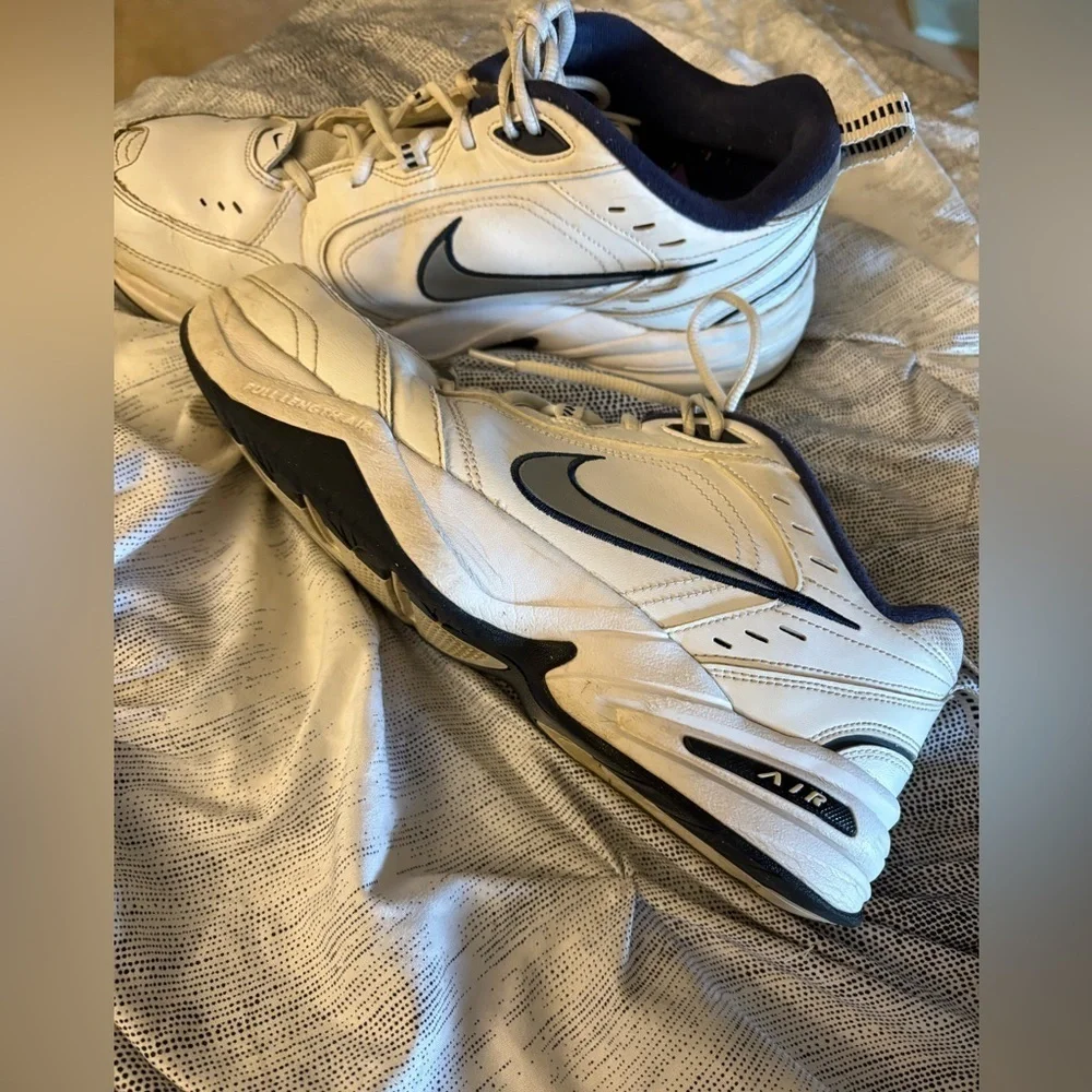 Nike Men's White & Navy Athletic Shoes Preloved men’s 10 Air Monarch Sneakers